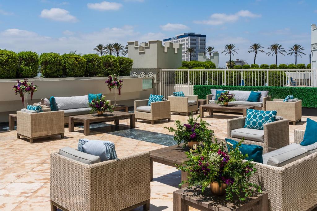 Crowne Plaza Los Angeles Holiday Package image 3