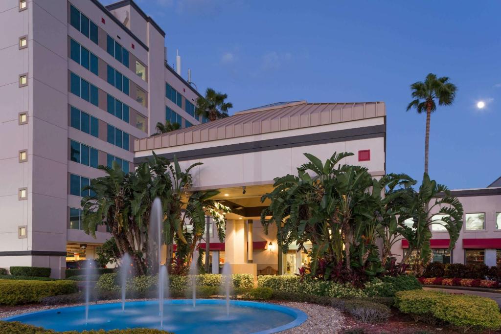 Ramada by Wyndham Kissimmee Gateway Orlando Holiday Tour image 6