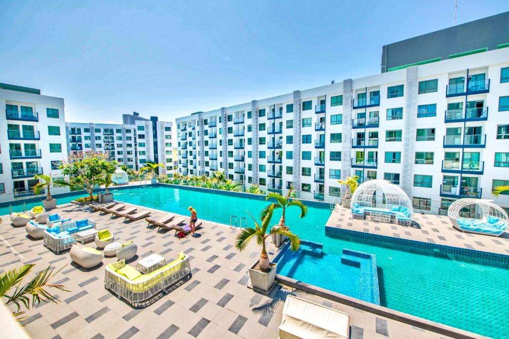 Arcadia Beach Resort Pattaya Holiday Package image 2