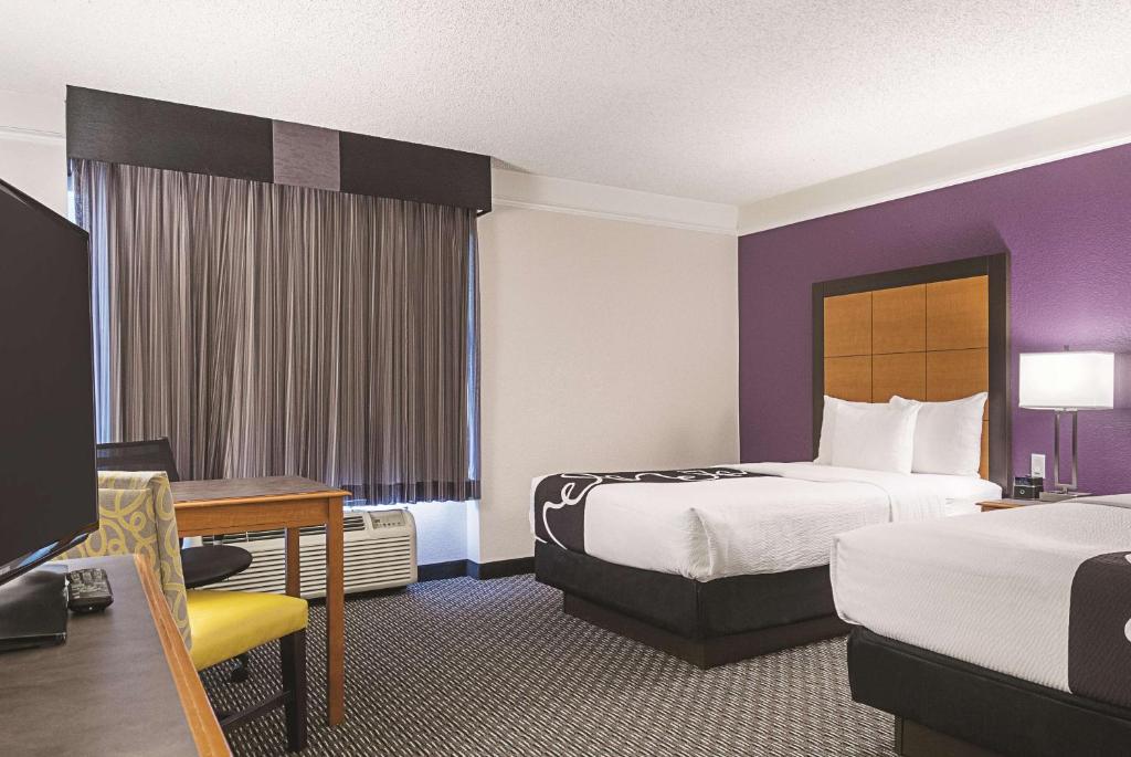 La Quinta Inn & Suites Los Angeles Holiday Package image 2