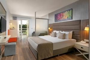Seven Seas Phuket Holiday Package image 2