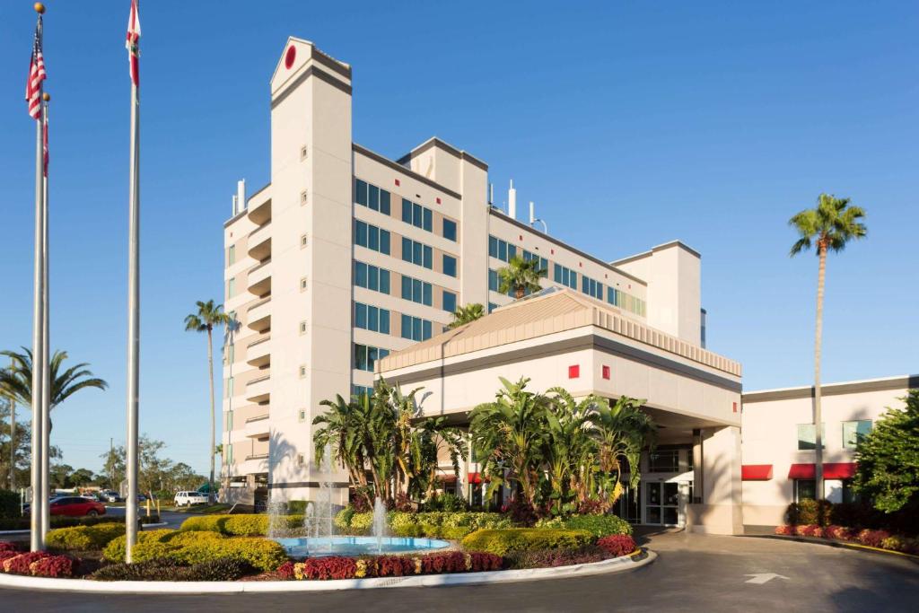 Ramada by Wyndham Kissimmee Gateway Orlando Holiday Tour image 5