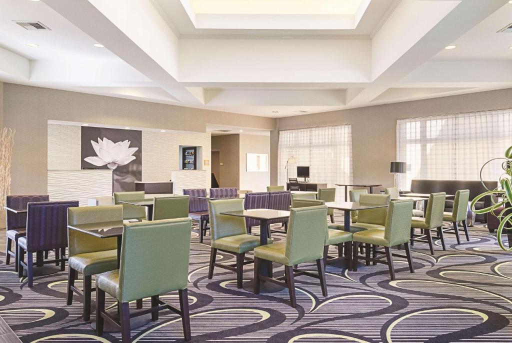 La Quinta Inn & Suites Los Angeles Holiday Package image 6