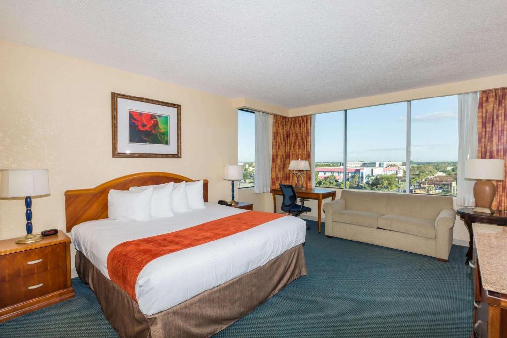 Ramada by Wyndham Kissimmee Gateway Orlando Holiday Tour image 4