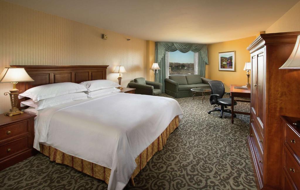 Doubletree by Hilton Lisle Naperville Chicago Holiday Tour image 2