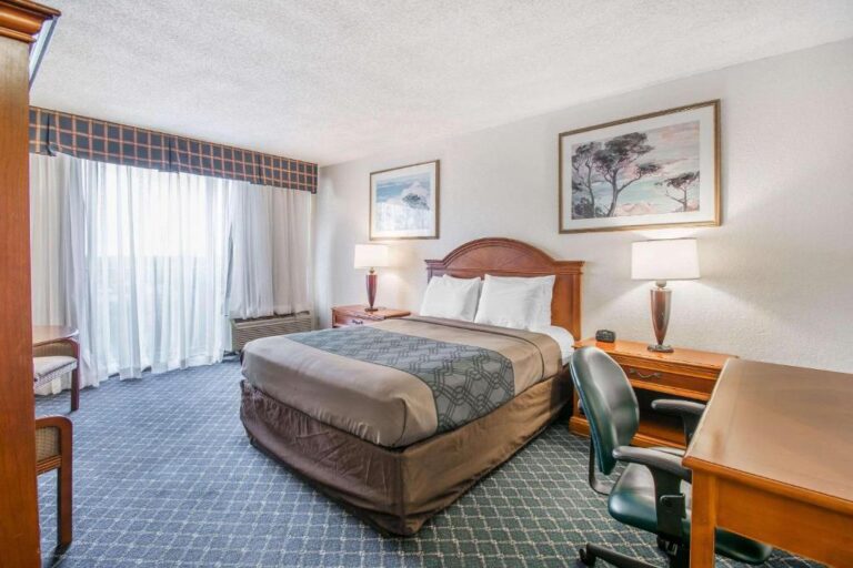 North Miami Beach Gardens Inn & Suites