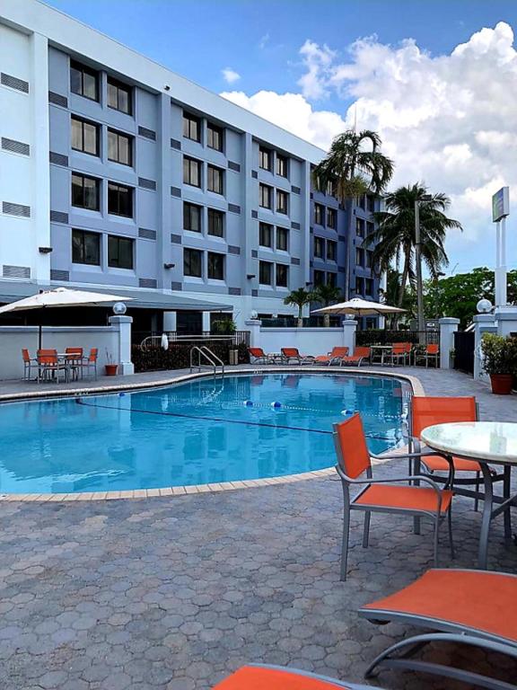 Holiday Inn Express  Hotel & Suites Miami Hialeah