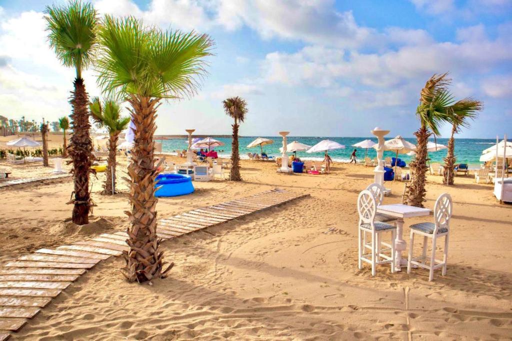 Paradise Inn Beach Alexendria Holiday Tour
