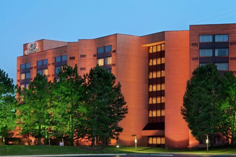 Doubletree by Hilton  Lisle Naperville