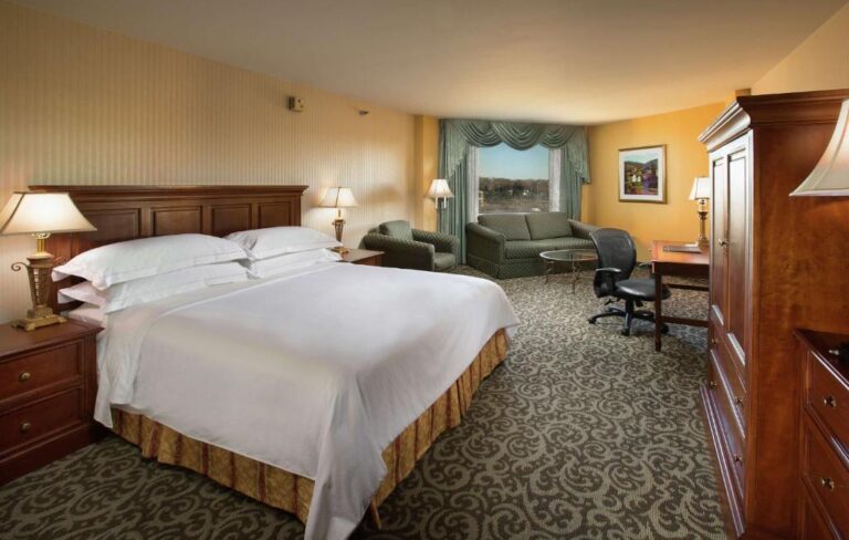 Doubletree by Hilton  Lisle Naperville