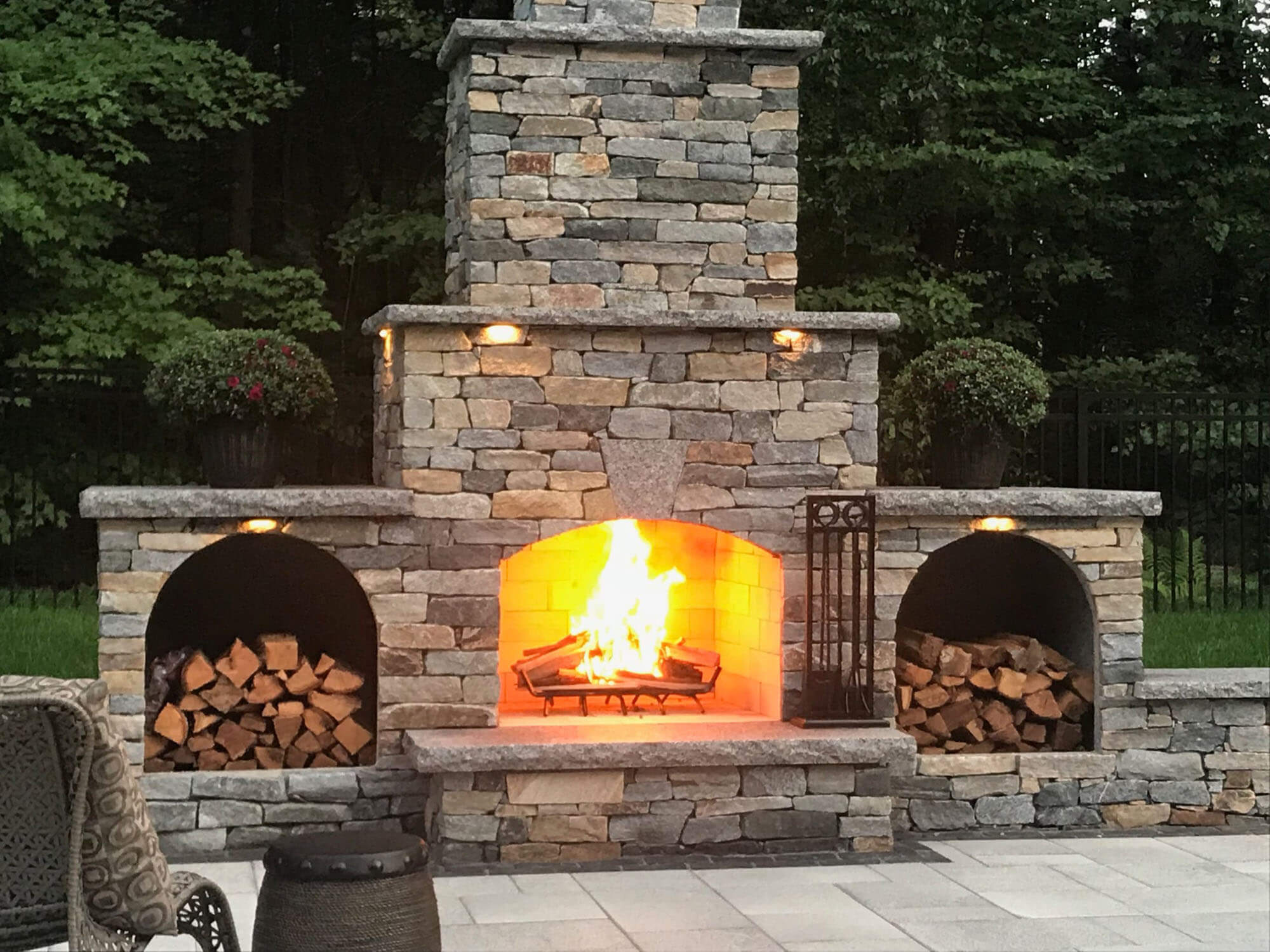 Outdoor fireplace